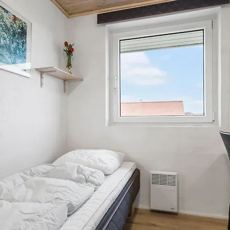 Сasa de vacaciones Pet Friendly Home In Hvide Sande With Sauna *