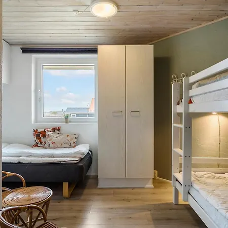 펜션 Four-bedroom In