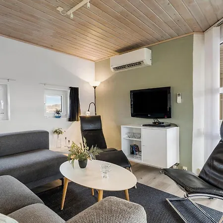 Holiday home 4 Bedroom Beautiful In Hvide Sande
